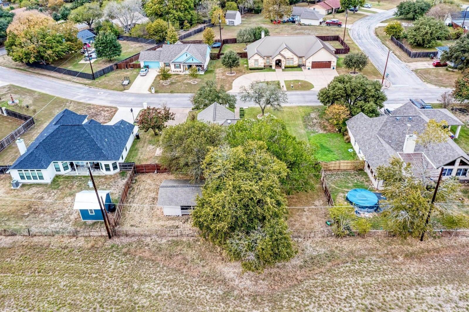 1610 Meadow Ln, Lockhart, TX 78644