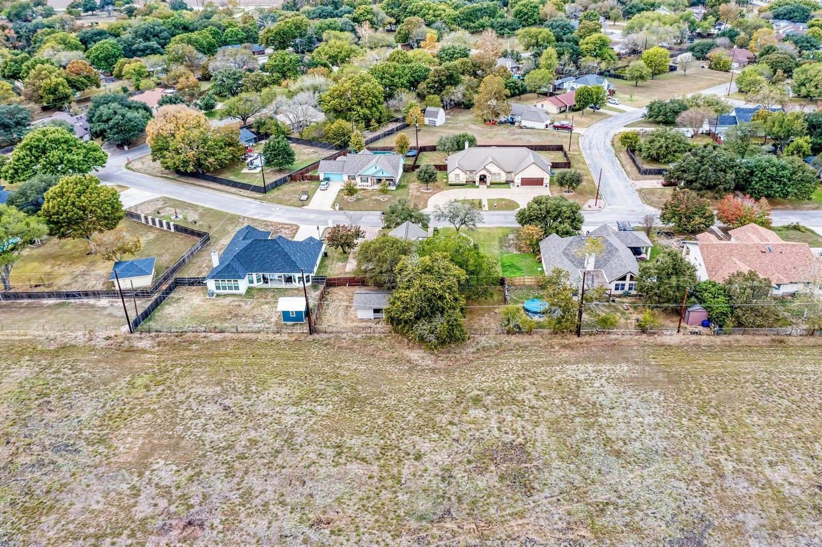 1610 Meadow Ln, Lockhart, TX 78644
