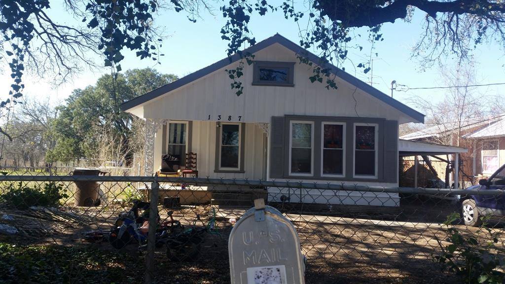 1387 East Market St, Lockhart, TX 78644