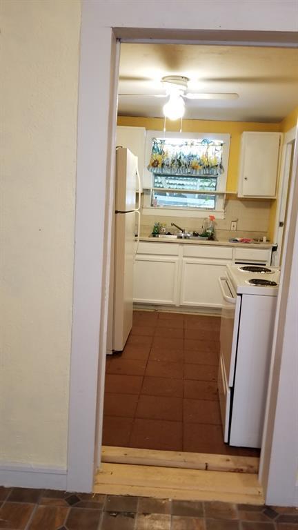 1387 East Market St, Lockhart, TX 78644