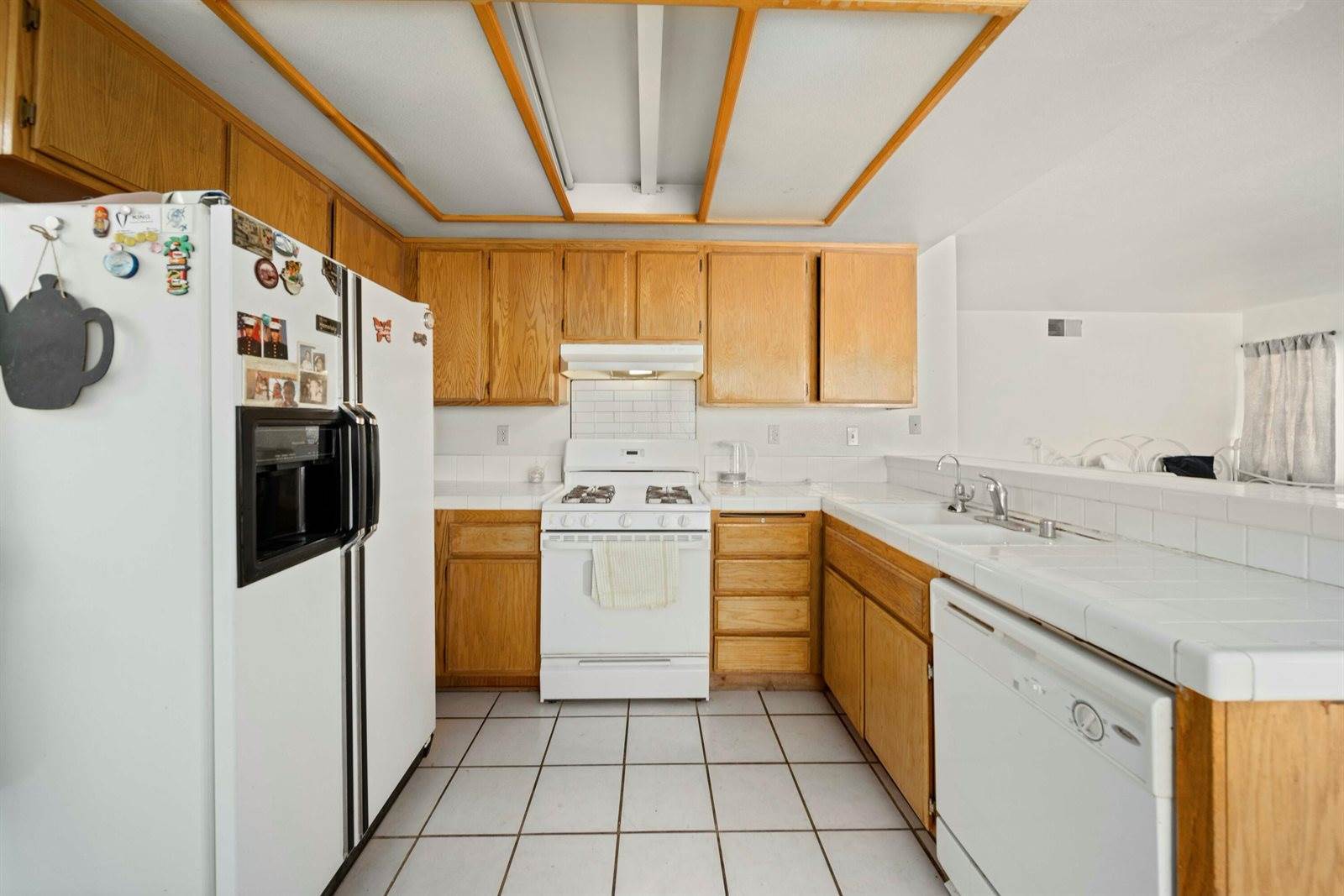 2535 Overland Avenue, Lancaster, CA 93536