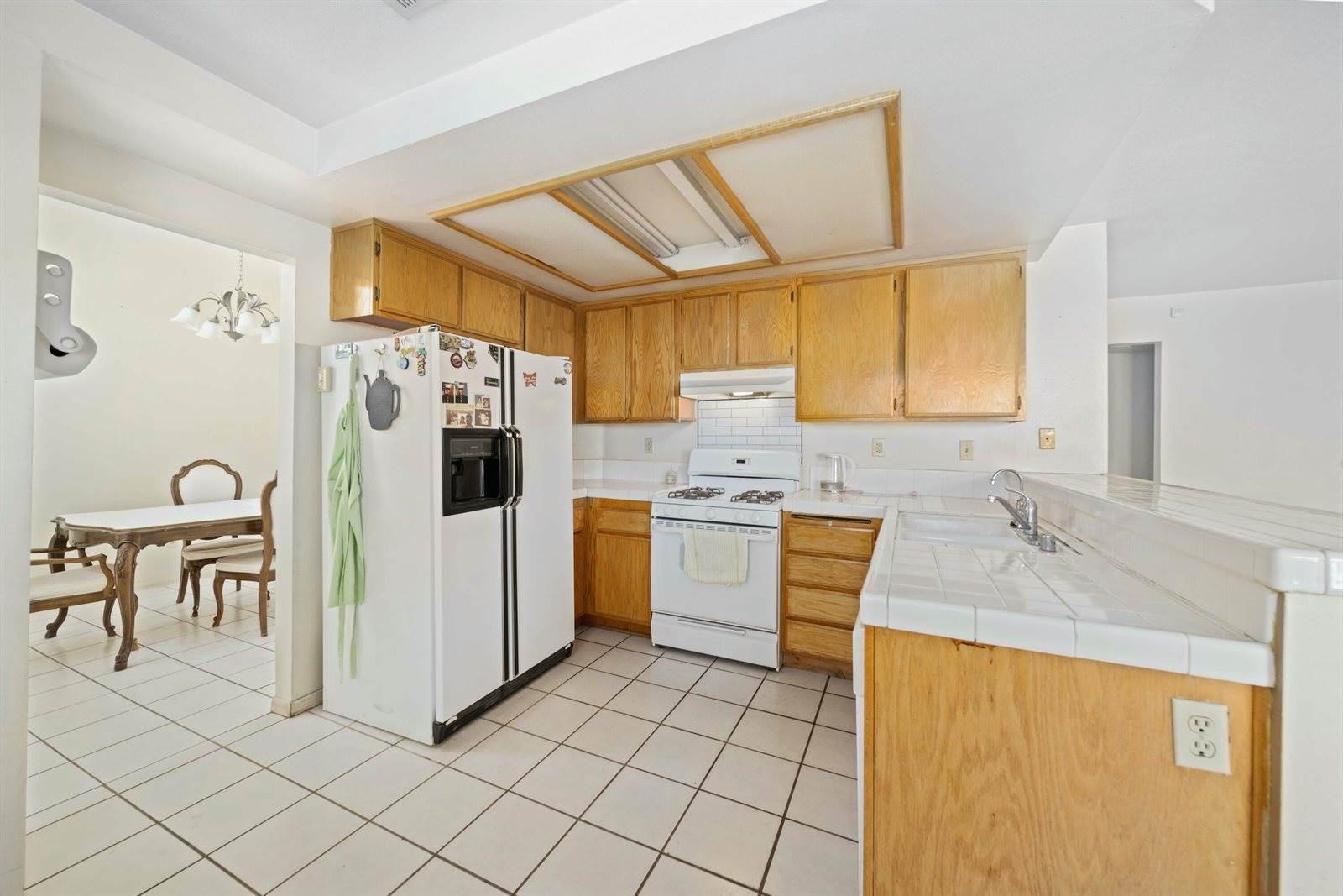 2535 Overland Avenue, Lancaster, CA 93536