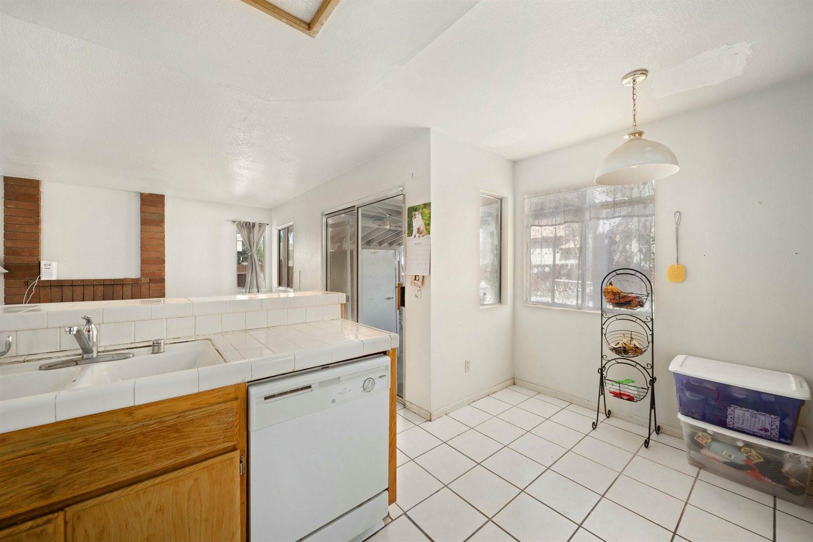 2535 Overland Avenue, Lancaster, CA 93536