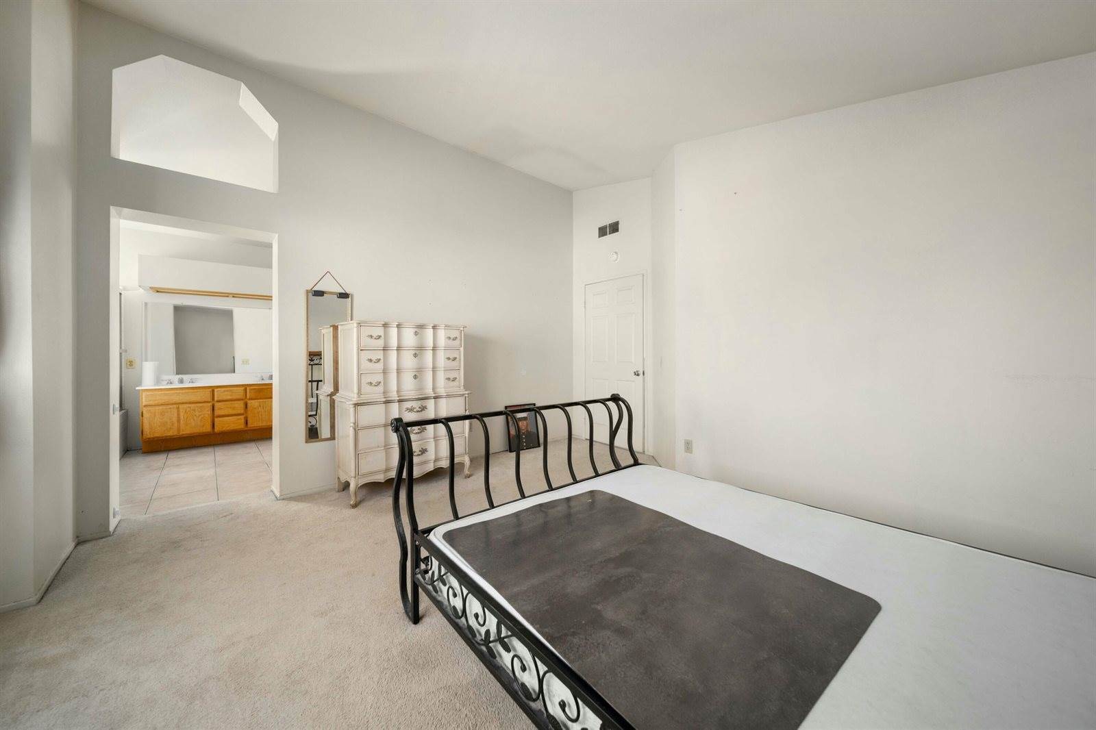 2535 Overland Avenue, Lancaster, CA 93536