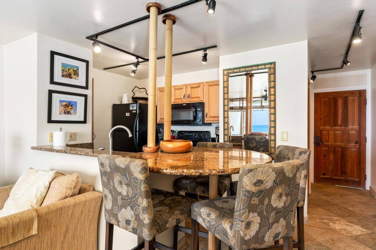 75-5888 Alii Dr, Kailua-Kona, HI 96740