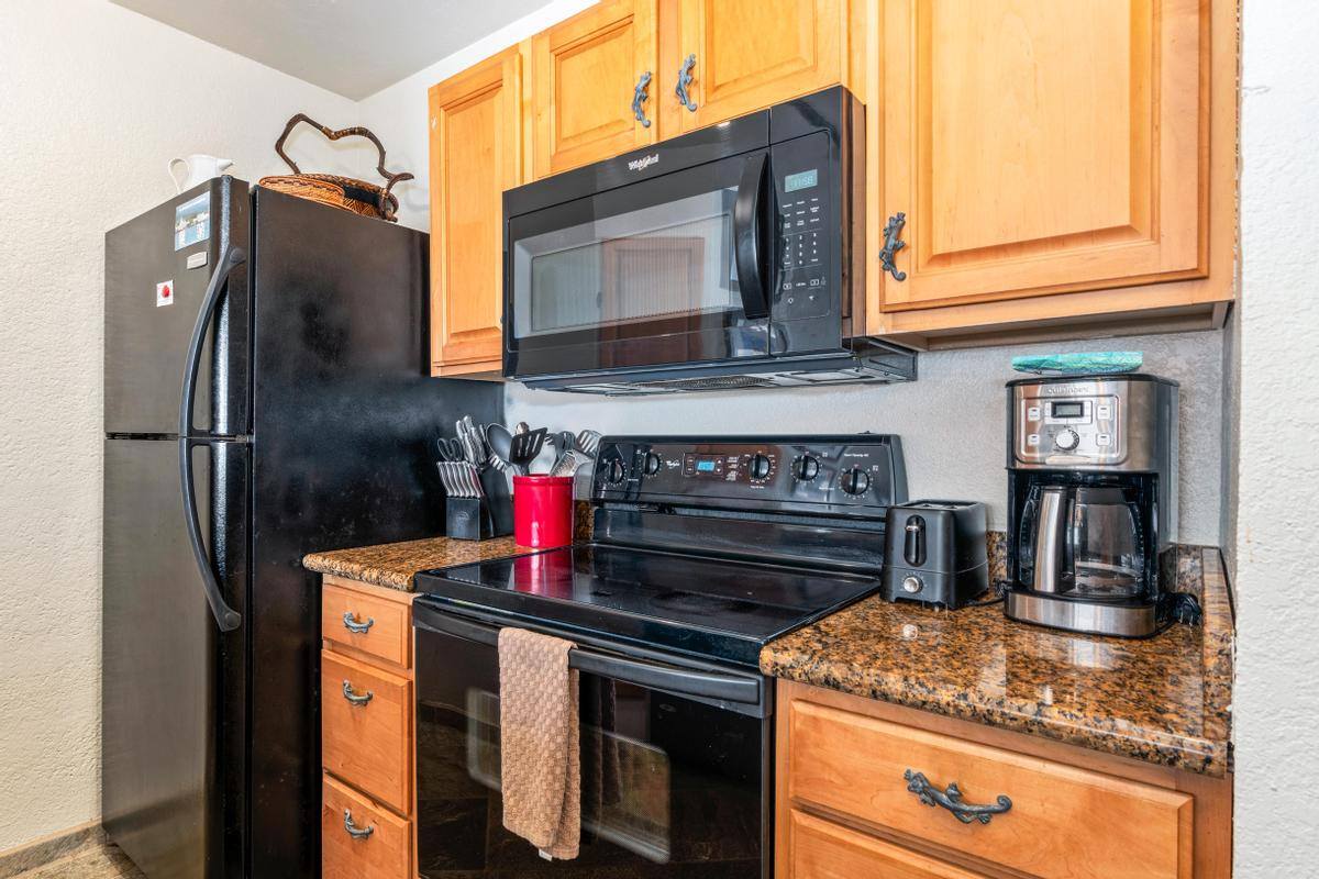 75-5888 Alii Dr, Kailua-Kona, HI 96740