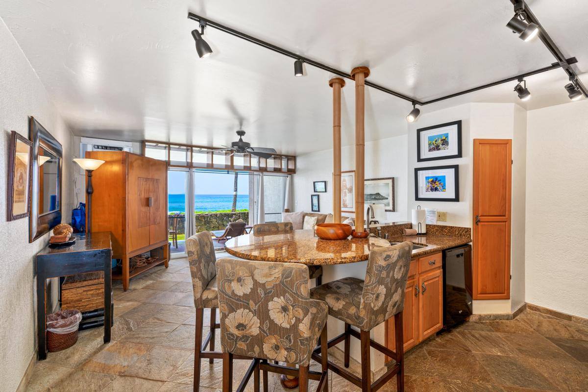 75-5888 Alii Dr, Kailua-Kona, HI 96740