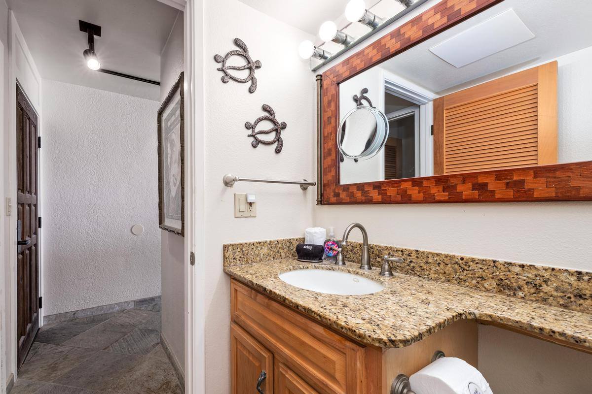 75-5888 Alii Dr, Kailua-Kona, HI 96740