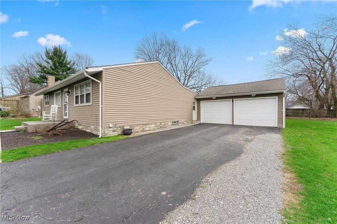 26 Deeringwood Drive, New Middletown, OH 44442