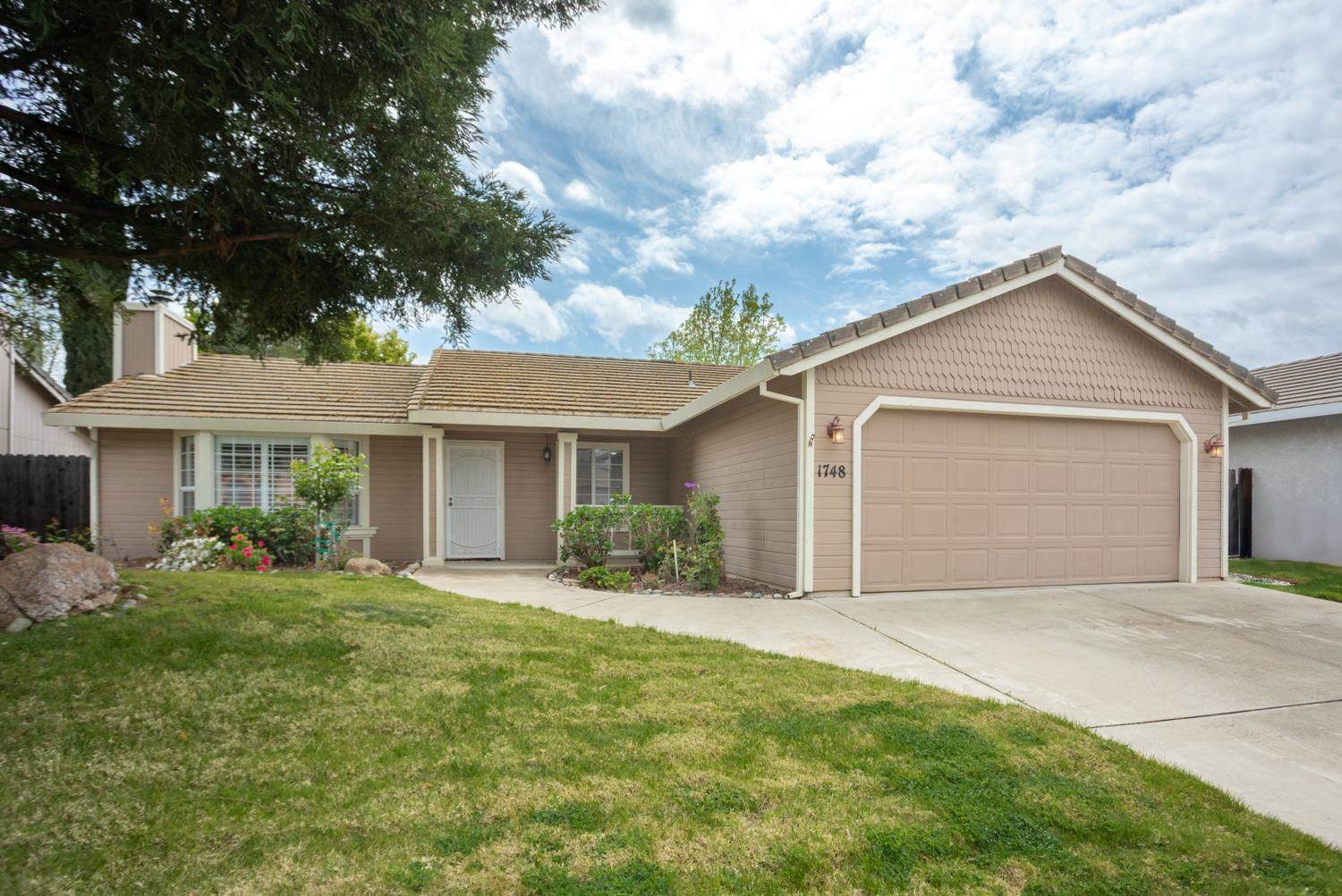 1748 Harbor Town Drive, Yuba City, CA 95993