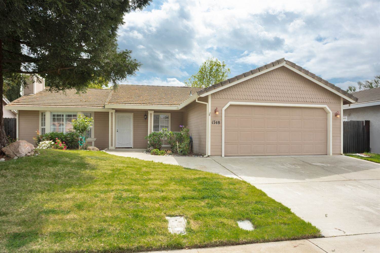 1748 Harbor Town Drive, Yuba City, CA 95993