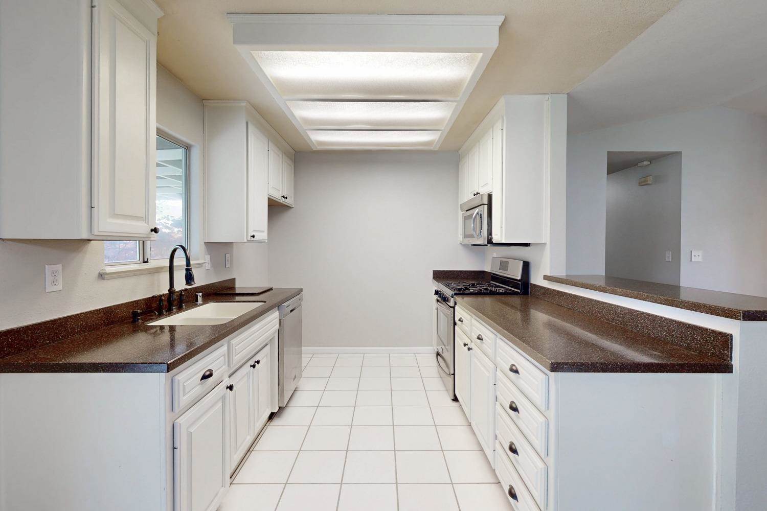 1748 Harbor Town Drive, Yuba City, CA 95993