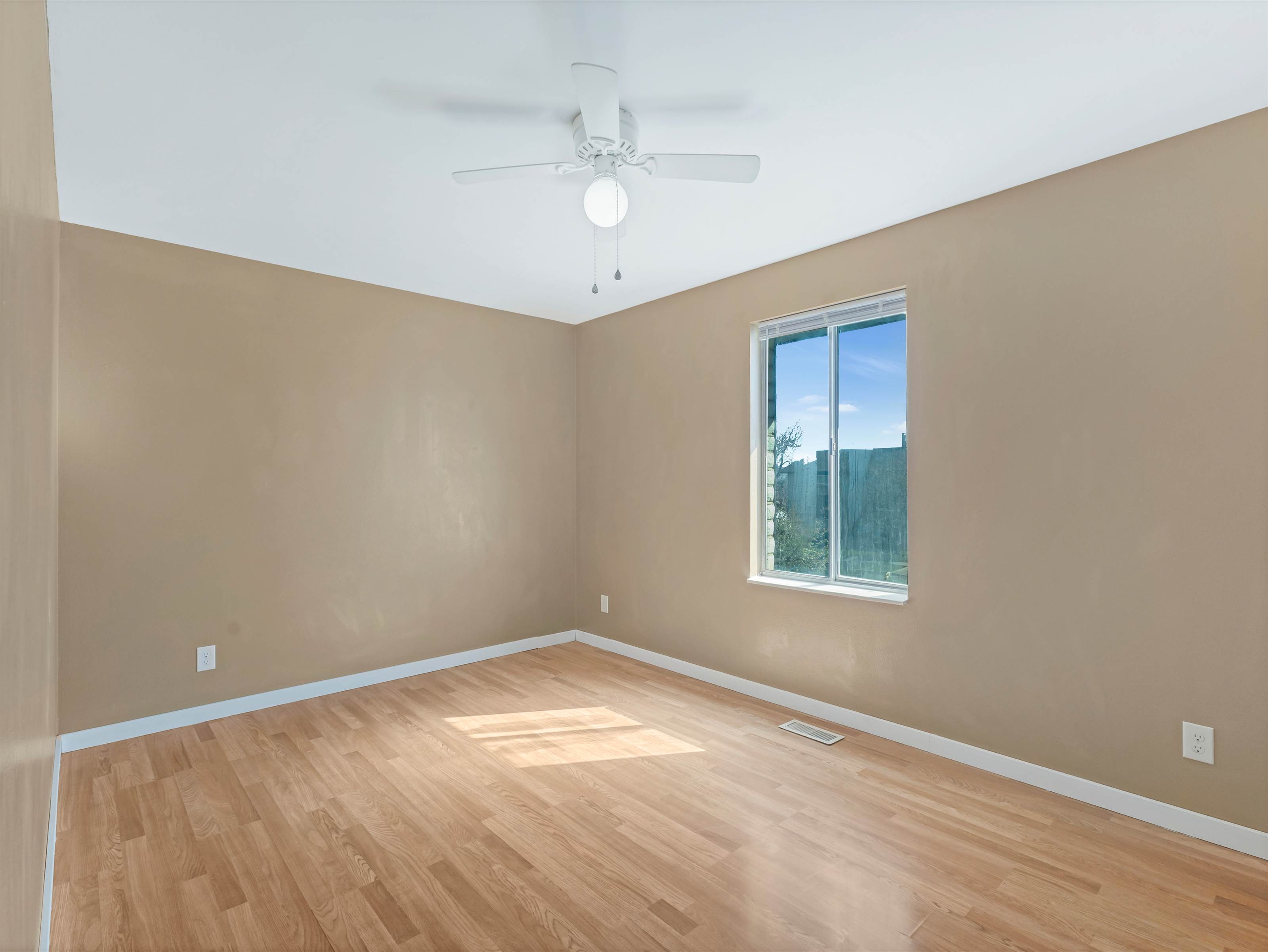 5096 South Jedediah Dr, Salt Lake City, UT 84118