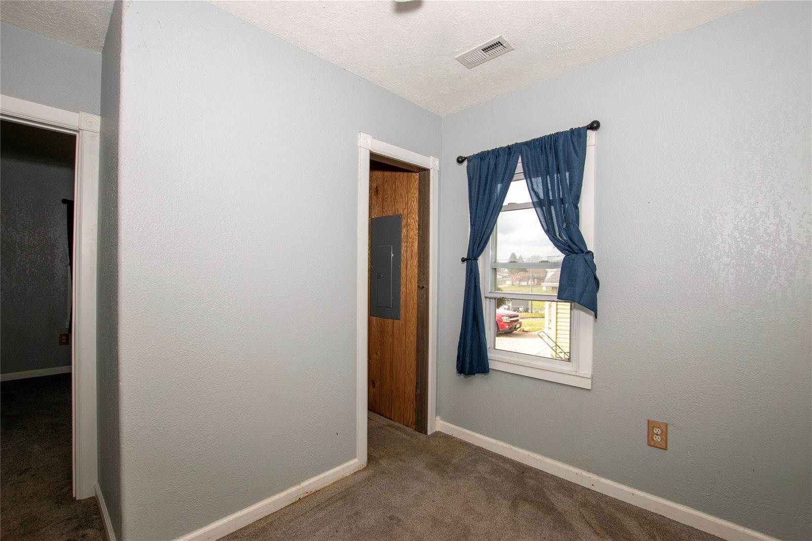 816 East 7th Street South, Newton, IA 50208