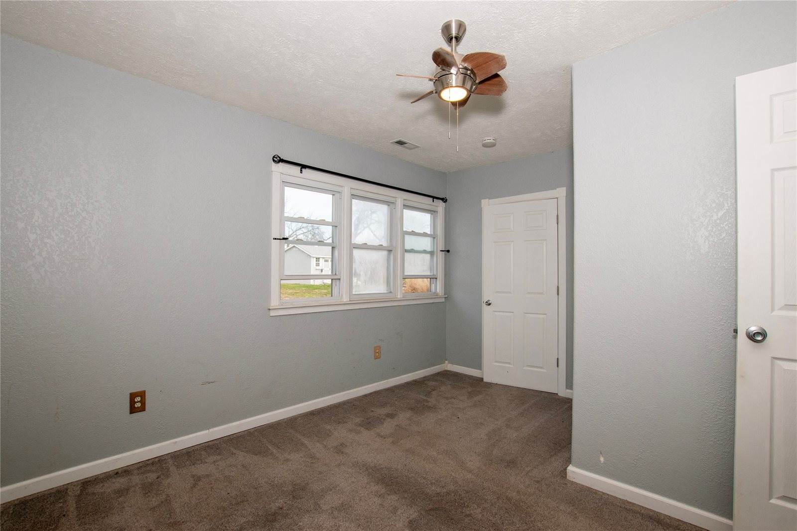 816 East 7th Street South, Newton, IA 50208
