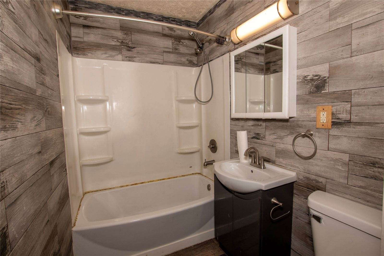 816 East 7th Street South, Newton, IA 50208