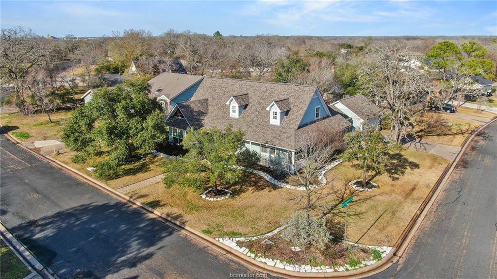 8705 Driftwood Drive, College Station, TX 77845