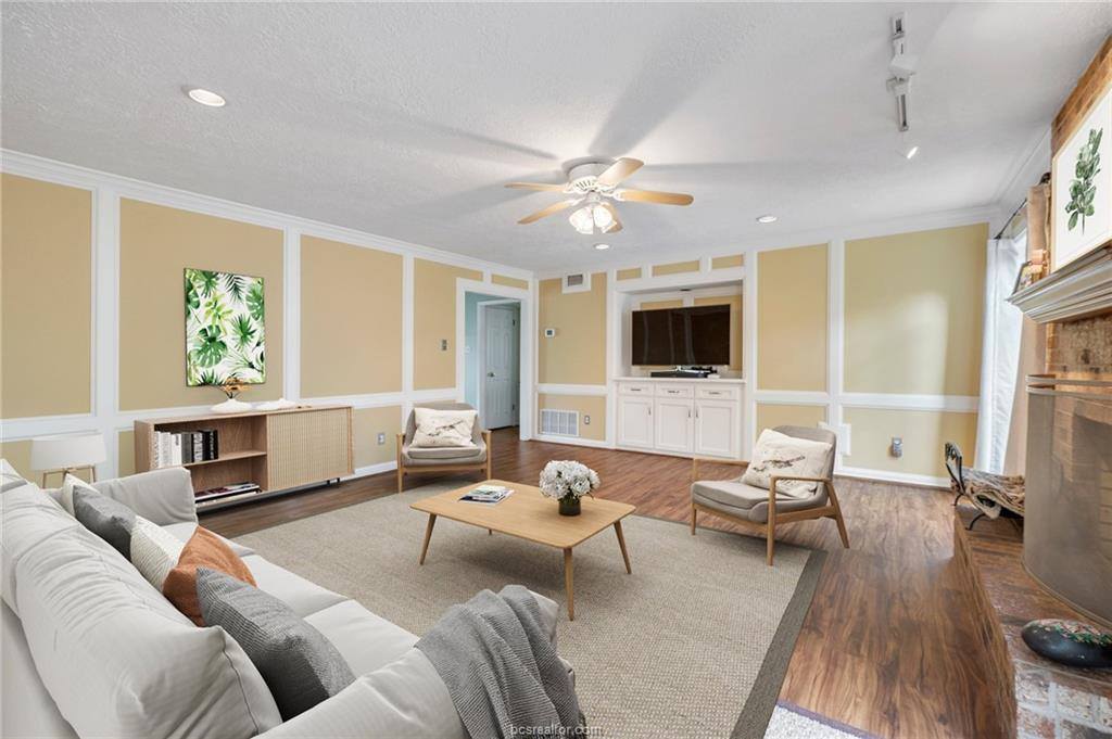 8705 Driftwood Drive, College Station, TX 77845