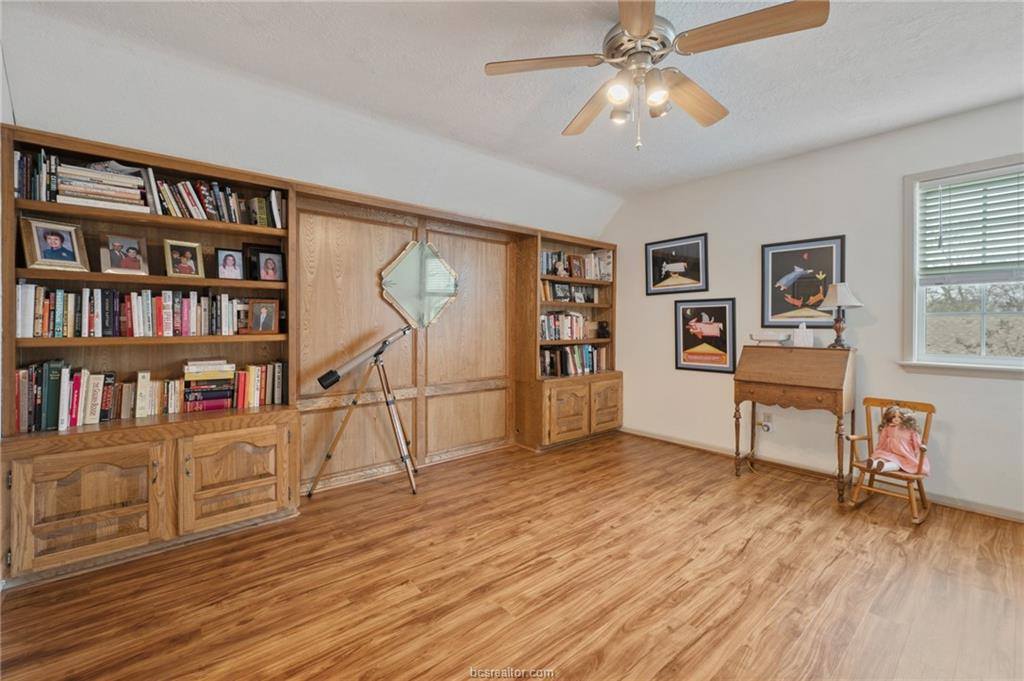 8705 Driftwood Drive, College Station, TX 77845