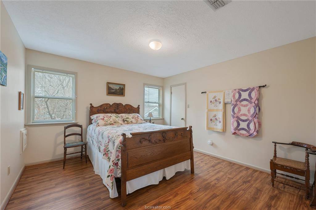 8705 Driftwood Drive, College Station, TX 77845