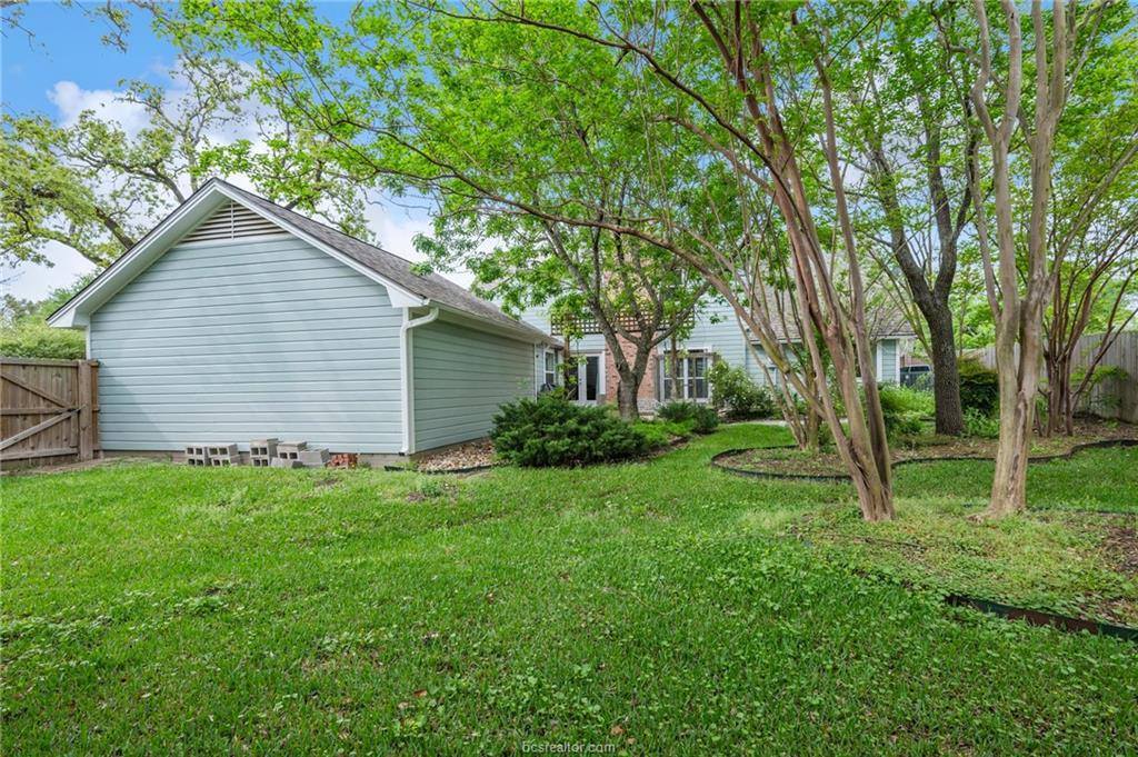 8705 Driftwood Drive, College Station, TX 77845