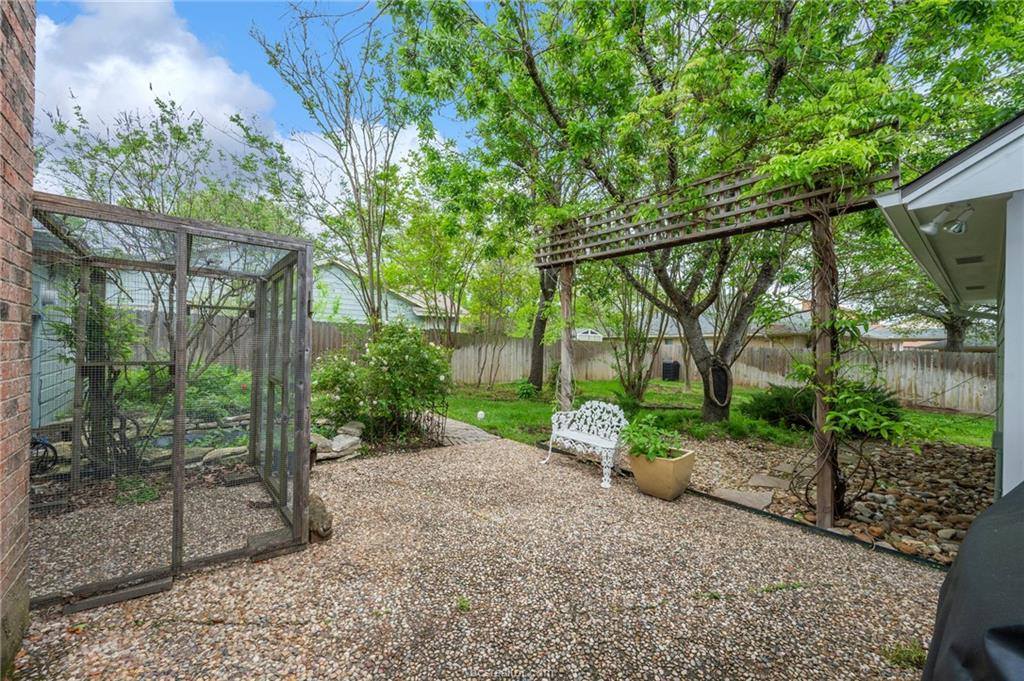 8705 Driftwood Drive, College Station, TX 77845