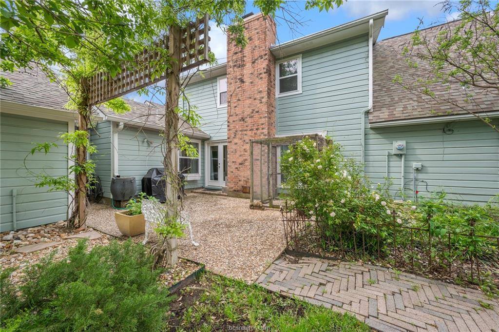 8705 Driftwood Drive, College Station, TX 77845