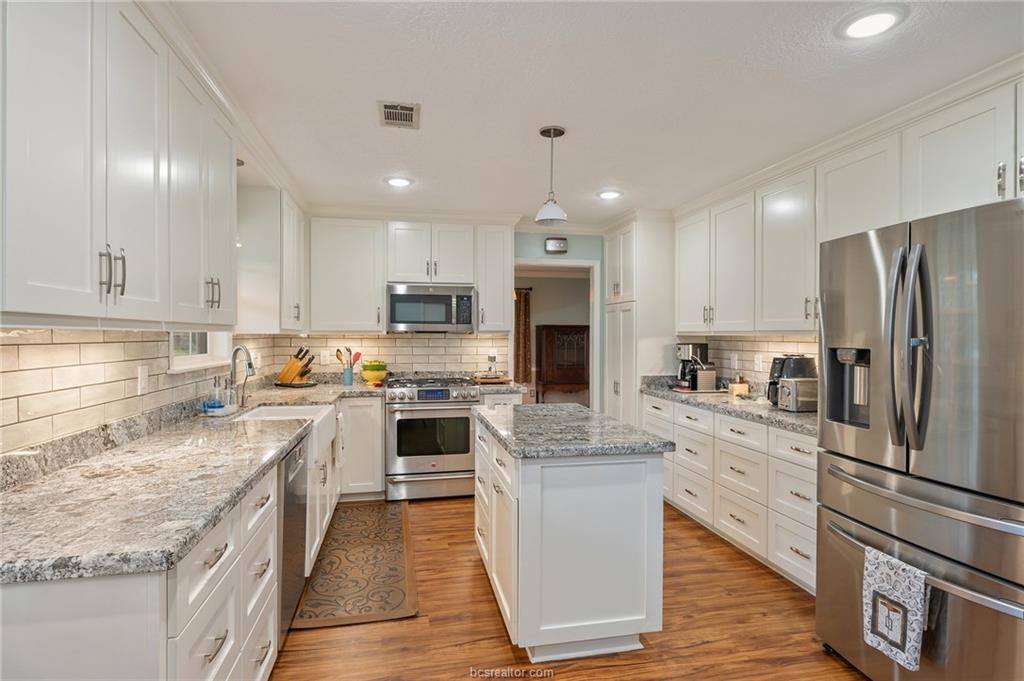 8705 Driftwood Drive, College Station, TX 77845