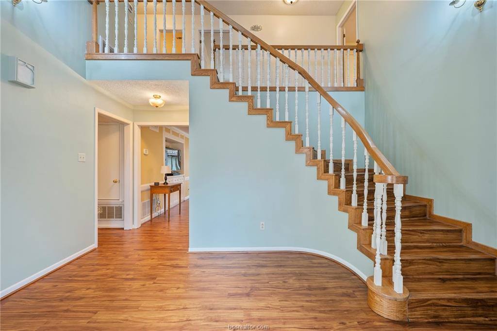 8705 Driftwood Drive, College Station, TX 77845