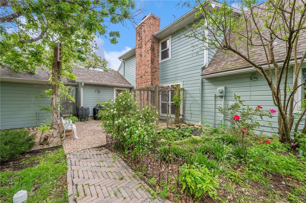 8705 Driftwood Drive, College Station, TX 77845