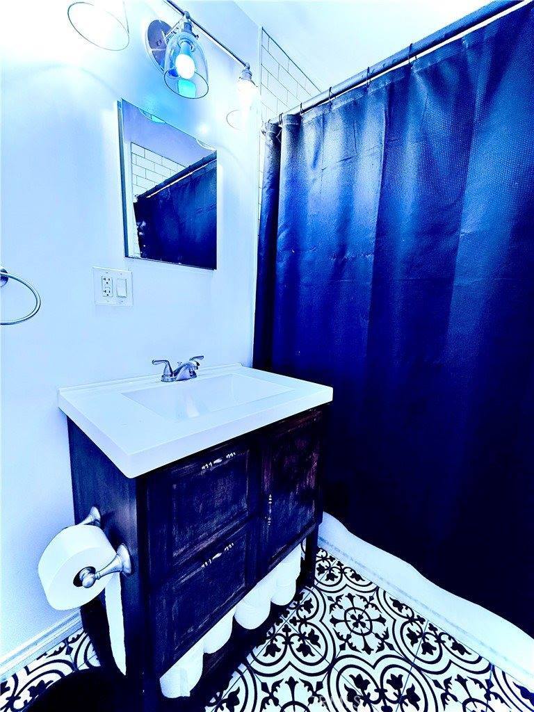 6703 Cedros Avenue, Van Nuys, CA 91405