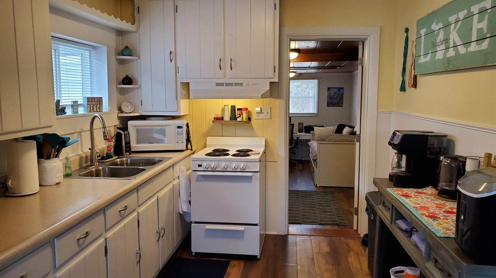 9440 East Houghton Lake Drive, Houghton Lake, MI 48629