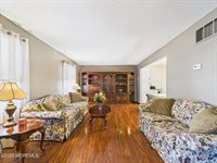 1450 Iroquois Court, Toms River, NJ 08755