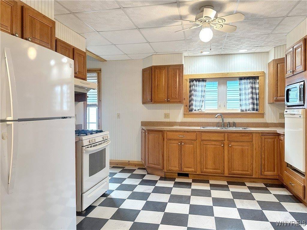 15 East Ribaud Avenue, Gainesville, NY 14550