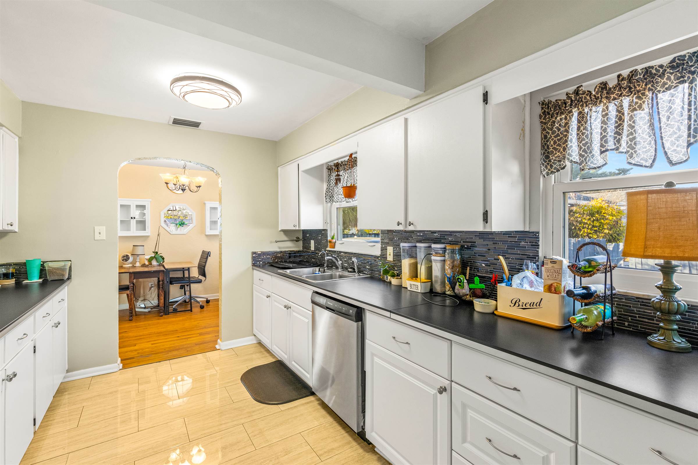 948 Alcazar Way S, St Petersburg, FL 33705