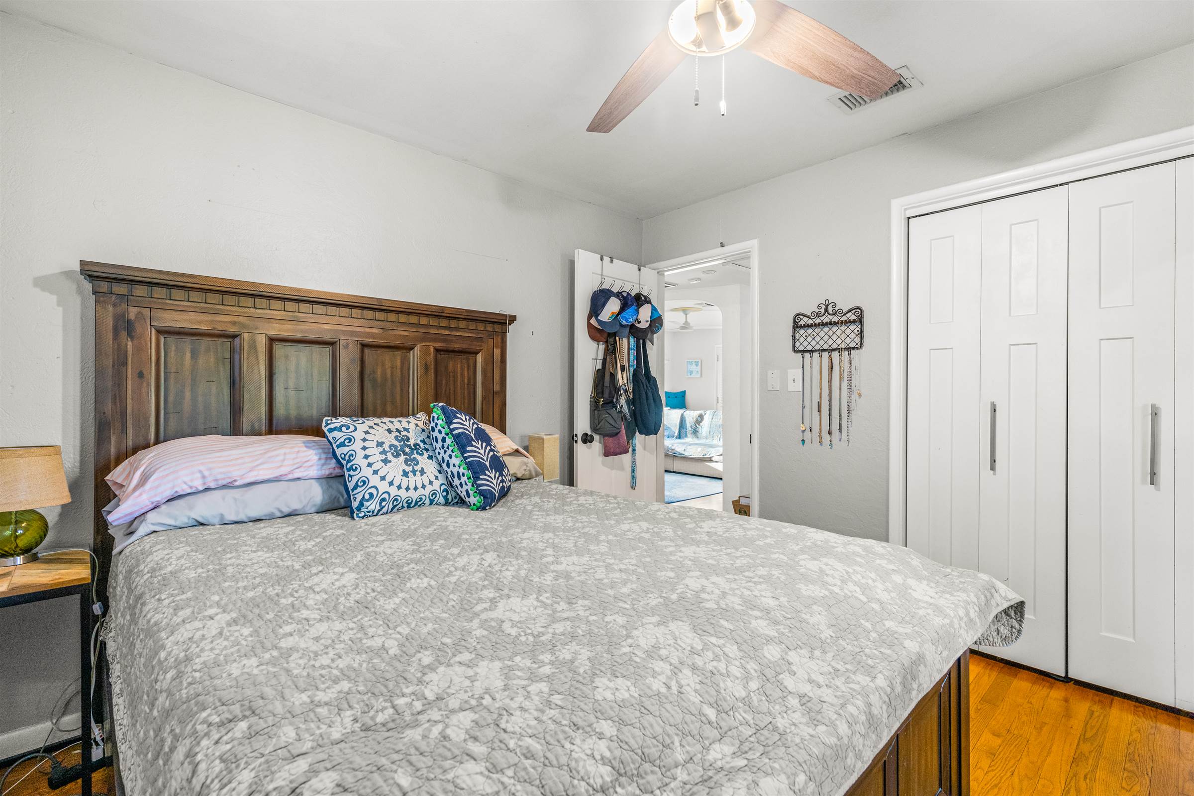 948 Alcazar Way S, St Petersburg, FL 33705