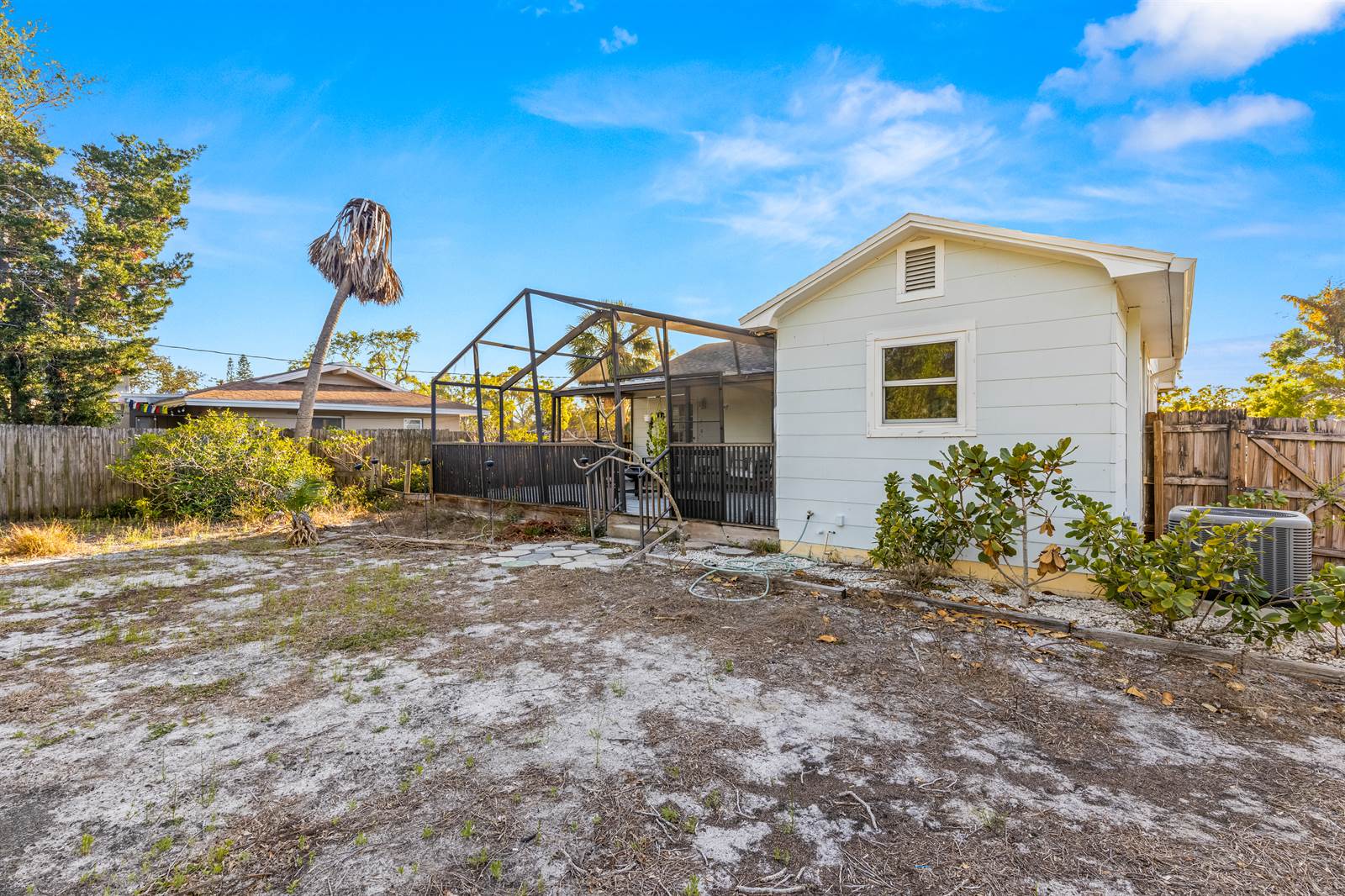 948 Alcazar Way S, St Petersburg, FL 33705