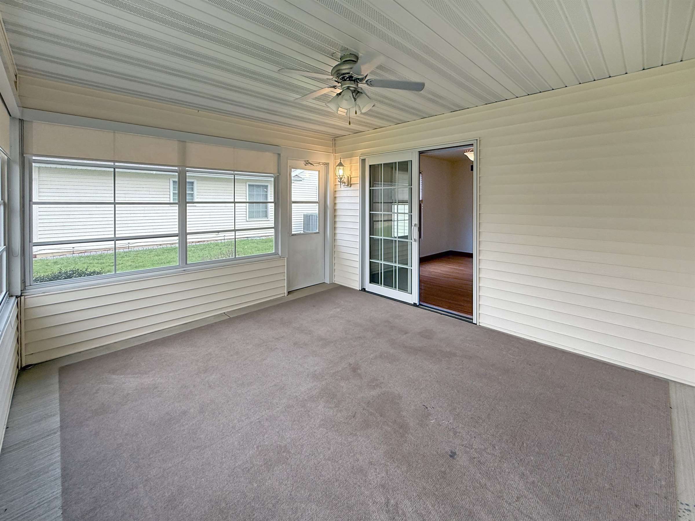 720 S Park Crest Dr, Freeport, IL 61032