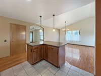 720 S Park Crest Dr, Freeport, IL 61032