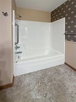 720 S Park Crest Dr, Freeport, IL 61032