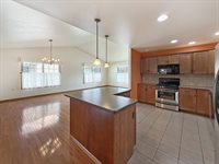 720 S Park Crest Dr, Freeport, IL 61032