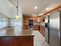 720 S Park Crest Dr, Freeport, IL 61032