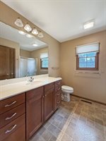 720 S Park Crest Dr, Freeport, IL 61032