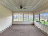 720 S Park Crest Dr, Freeport, IL 61032