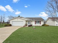 720 S Park Crest Dr, Freeport, IL 61032