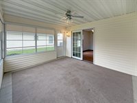 720 S Park Crest Dr, Freeport, IL 61032