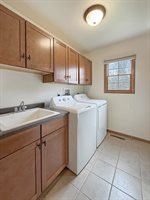 720 S Park Crest Dr, Freeport, IL 61032