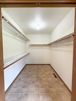 720 S Park Crest Dr, Freeport, IL 61032