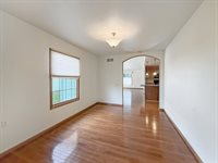 720 S Park Crest Dr, Freeport, IL 61032