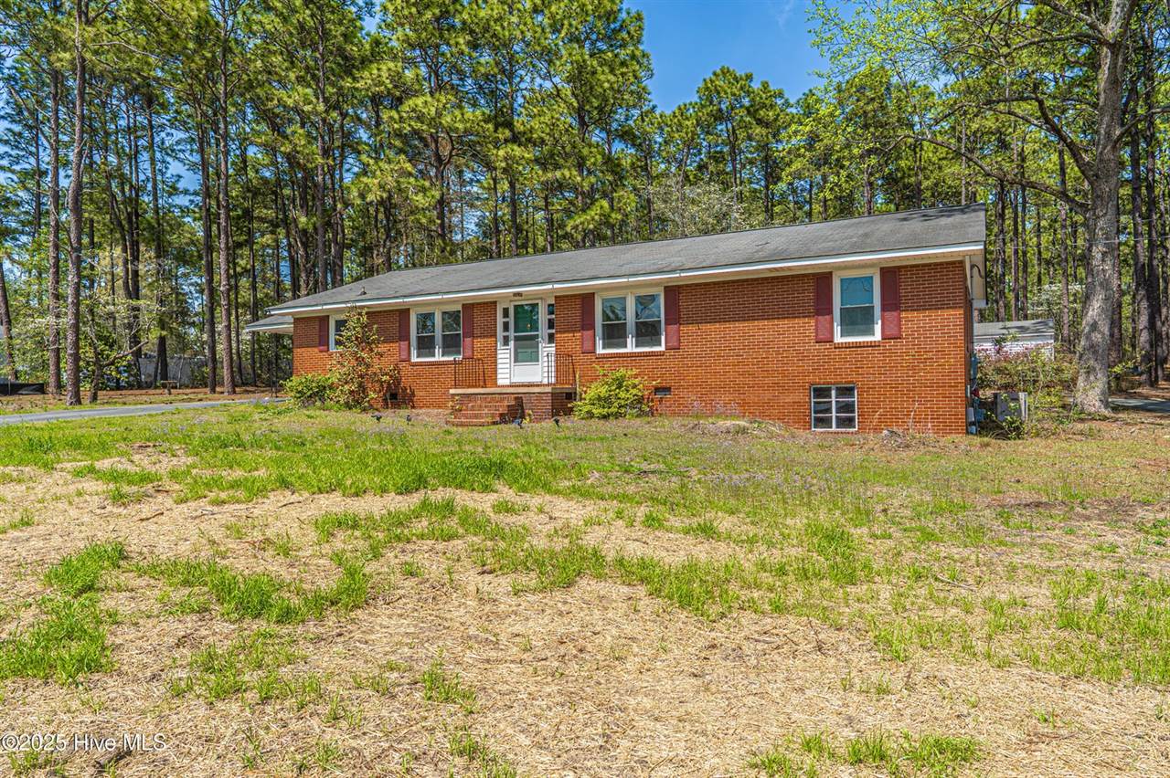 10395 Nc 211, Aberdeen, NC 28315